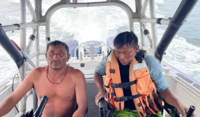 Los dos pescadores rescatados en alta mar en La Guajira
