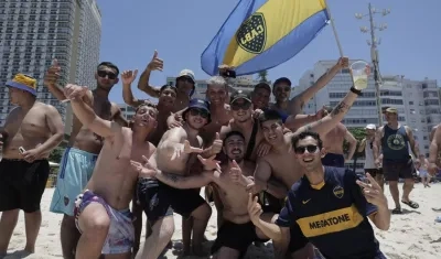 Los seguidores de Boca Juniors se han congregado en la playa de Copacabana. 
