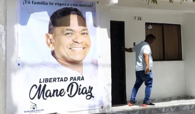 En la casa de Luis Manuel Díaz su familia espera su pronto regreso. 