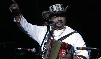 Maestro Lisandro Meza durante un concierto.