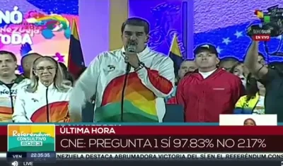 El presidente Nicolás Maduro celebrando los resultados del referendo. 
