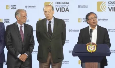 El gobernador Eduardo Verano, el canciller Álvaro Leyva y el Presidente Gustavo Petro.