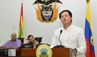 El reelegido Personero de Barranquilla, Miguel Ángel Alzate, habla ante el Concejo