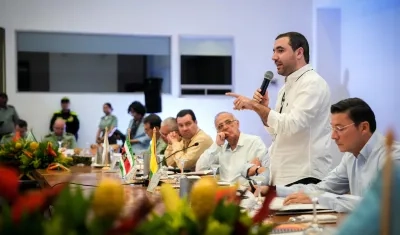 El gobernador de Bolívar, Yamil Arana, interviene ante el MinDefensa, Iván Velásquez