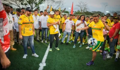 'Teo' Gutiérrez, al servicio del Real Cartagena, se estrenó la cancha de Mompox