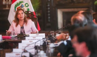 La presidenta Dina Boluarte en el palacio de gobierno en Lima