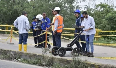 Ingenieros de la Triple A en el lugar del accidente.