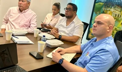 El alcalde de Puerto Colombia, Plinio Cedeño, y el director del AMB, Libardo García.