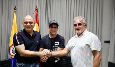 El alcalde de Santa Marta, Carlos Pineda; el alcalde Alejandro Char y el superservicios, Dagoberto Quiroga.