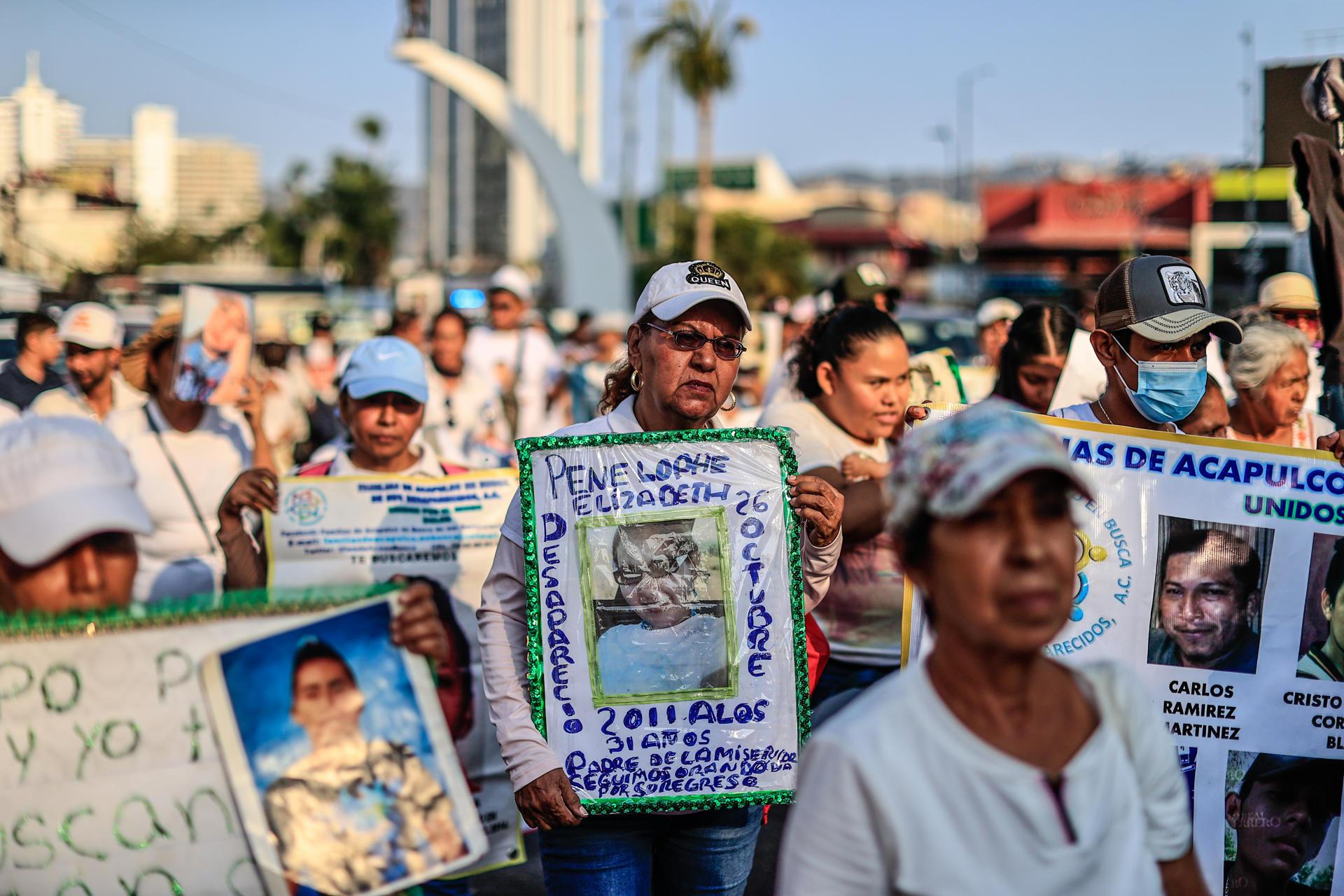  Madres de hijos desaparecidos y diversos colectivos marcharon en el Balneario de Acapulco, México