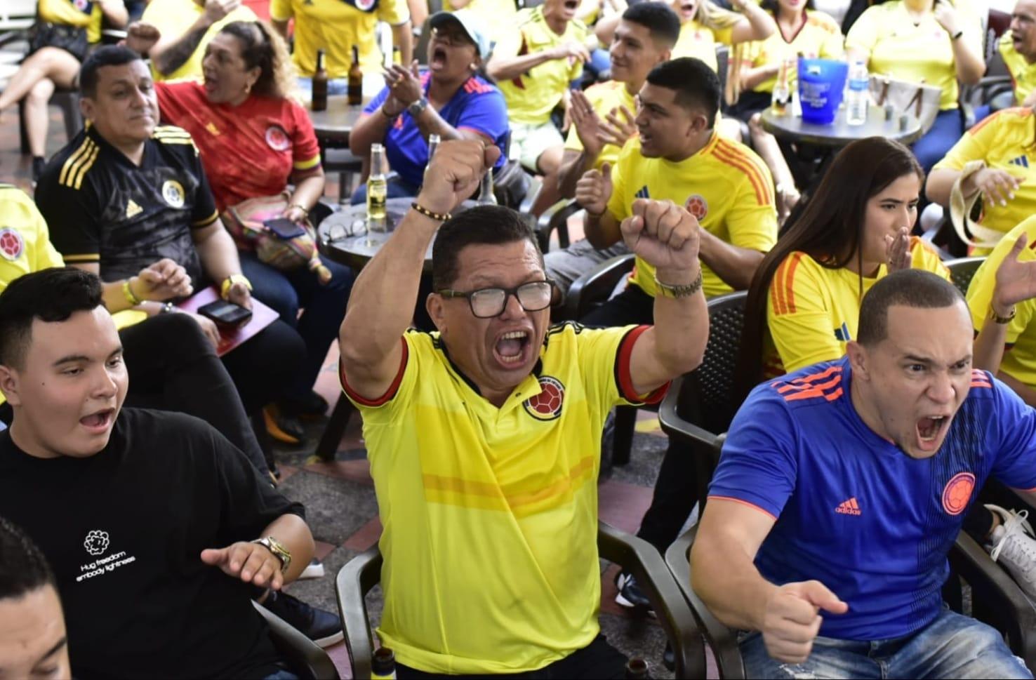 Euforia por la goleada de Colombia a Panamá.